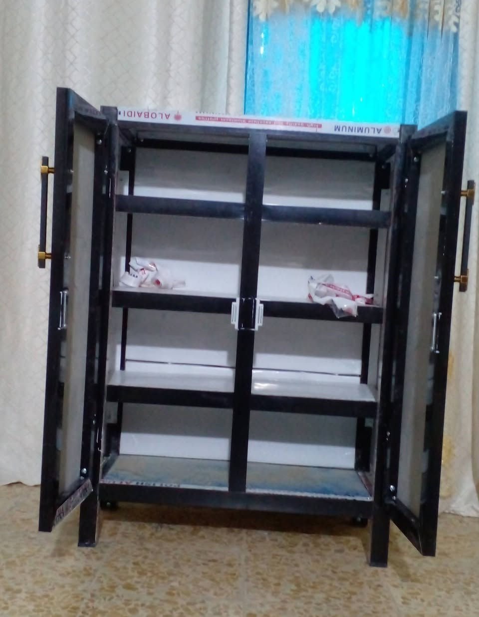 السلام عليكم شغل جديد جزامه القياس ارتفاع متر والعرض٧٠ والنزال ٣٥ السعر ع الخاص اذا شغل ماعجبك يرجع يوجد توصيل داخل ميسان مستعدون تصليح كاونتر قديم للاستفسار مراسلة الصفحه او اتصال ع رقم وات ساب  ***********
