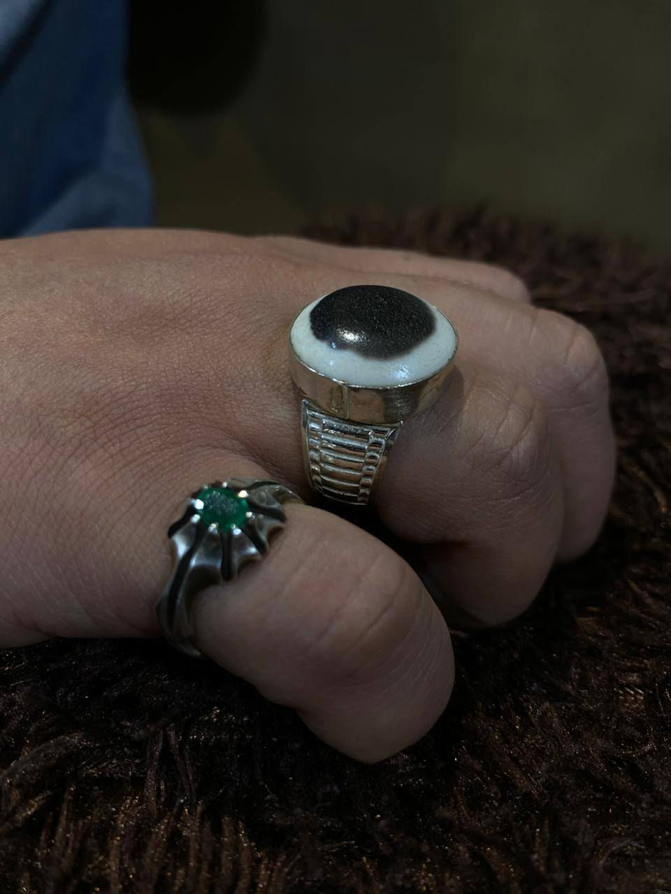 سلام عليكم ورحمة .رمضان كريم والله يتقبل الطاعات ...
تحف من الجزع اليماني القديم الطبيعي ...
صياغات يدوية بئوزان متوسطة 
اسعار مناسبة انشالله


**إذا كنت صاحب هذا الإعلان وتريد حذفه لأي سبب، رجاءا أرسل رسالة إلى الدعم الفني**