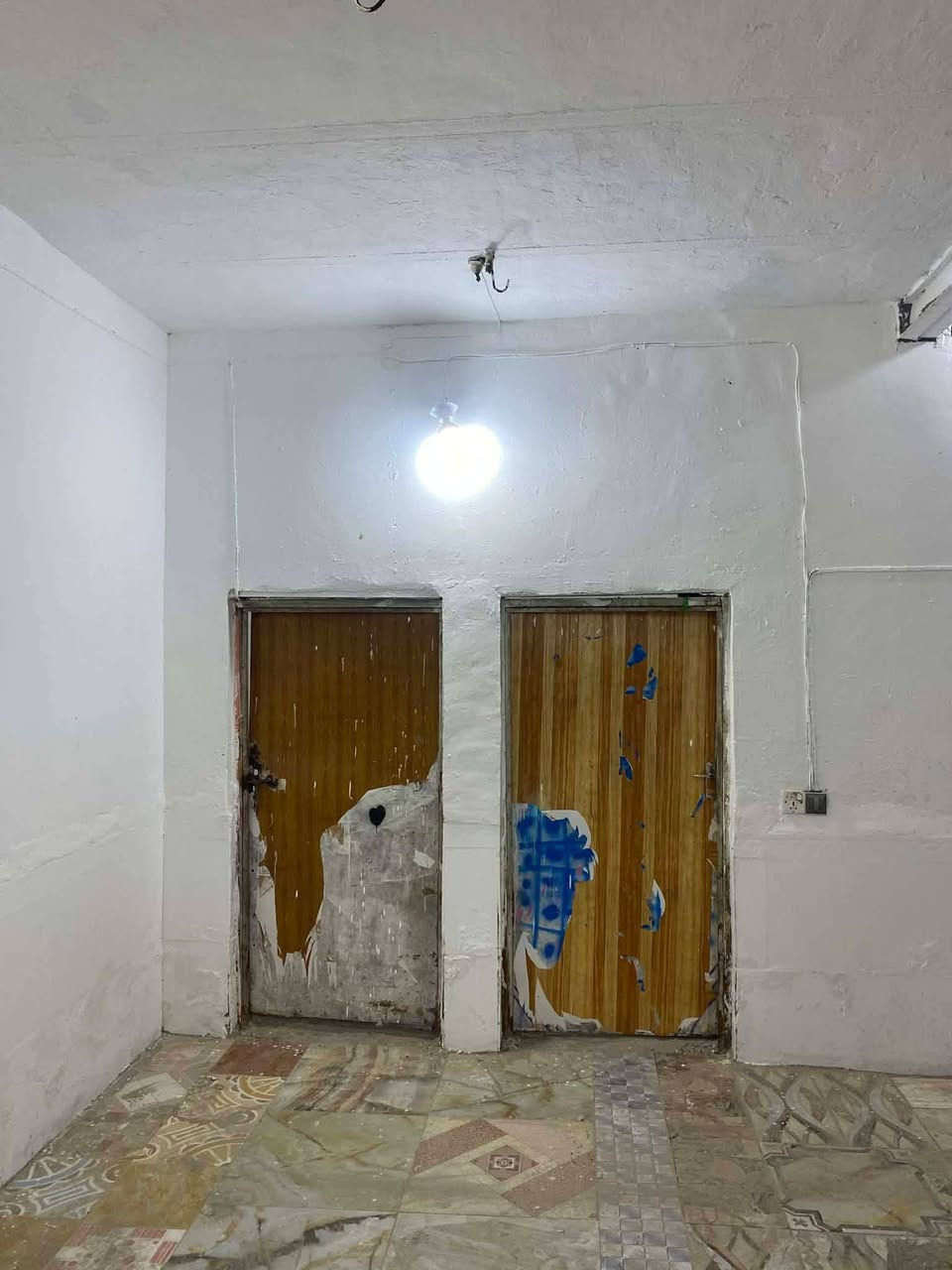 السلام عليكم 
بيت 170م زراعي سند 25 اقرار محكمة في منطقة البو حجر خلف منطقة 36 تعبر الشارع الحولي جهة مخزن السيراميك خدمات ماء وكهرباء وشارع سبيس ومجاري وخط مولد ونت ضوئي ونارة ليليه للشارع وقريب ع شارع العام يتكون البيت من غرفتين وصالة وستقبال ومطبخ وصحيات داخليه وخارجيه وطارمه البناء بلوك والسقف عكاده السعر 20 أي استفسار خاص


**إذا كنت صاحب هذا الإعلان وتريد حذفه لأي سبب، رجاءا أرسل رسالة إلى الدعم الفني**