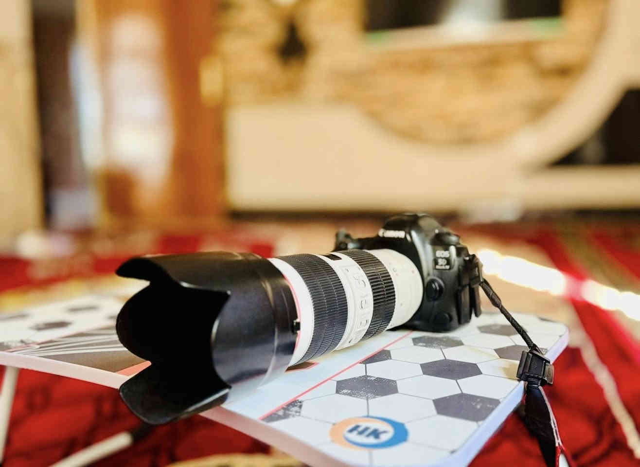 السلام عليكم
فايف دي مارك فور +عدسه 70/200 (إصدار ثالث) #سعر_خياليي🔥 
النضافه كما موضح بصور مستعجل عليها شراي خاص
او الاتصال *********** مكاني بابل مسيب لايوجد توصيل
