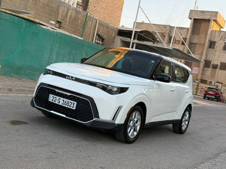 سلام عليكم
سيارة صول للبيع موديل 2025
وارد امريكي حادثها موضح بالصور 
فول مواصفات عدا الفتحة 
تو كولر 
ماشيه 3000 ميل
تحكم ستيرن جهتين 
مانع انزلاق
تحديد مسار
رادارات
وباقي المواصفات 
مكينه 2000 دوش 
بيها صبغ ابيع حزام 
مكان السيارة بغداد المشتل 
السعر 135$ 

***********
