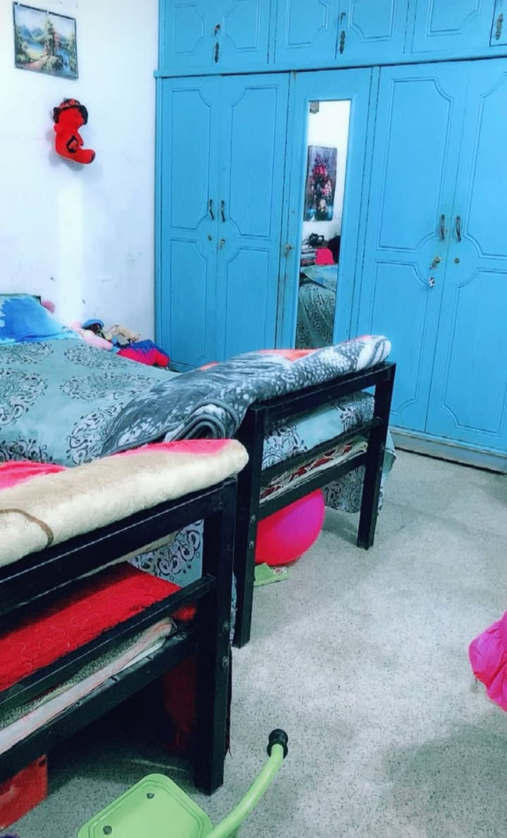 السلام عليكم للبيع      طابو صرف

الموقع:حي الحضارة خلف مديرية الشرطة مباشرة على الشارع الرئيسي

المواصفات: المساحة 200 متر طابو صرف الطابق الاول غرفتين نوم +استقبال ستة متر صالة ومطبخ  حمامين داخل مجموعة صحية  صحيات خارج مع كراج حديقة توجد غرفة نوم فوق مع البيتونة. ومكان جاهز لبناء غرفتين طابق ثاني 
 البيت على الشارع الرئيسي ويعتبر ركن لان امامه فرع الى شارع الدغارة العام

الاستفسار ***********
*********** 
 او مراجعة مكتب كربلاء للعقار والمقاولات العامه الجزائر شارع المطاعم قرب صيدليه عالم الدواء إذ ارت بيع عقار او بناء أو ترميم ما عليك فقط مراسلتنا 
المطور العقاري
