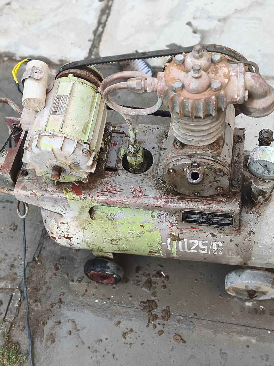 التفاصيل بالصور فاررة غسيل السيارة حجم الماطور 1.8حصان يعني 2حصان الا شوية كاملة بيها صونده جديدة تحتاج بس واشرات ب95 الف وبيها مجال 
تاروسه حجم صغير 120 وبيها مجال.. علق وارد عليك


**إذا كنت صاحب هذا الإعلان وتريد حذفه لأي سبب، رجاءا أرسل رسالة إلى الدعم الفني**