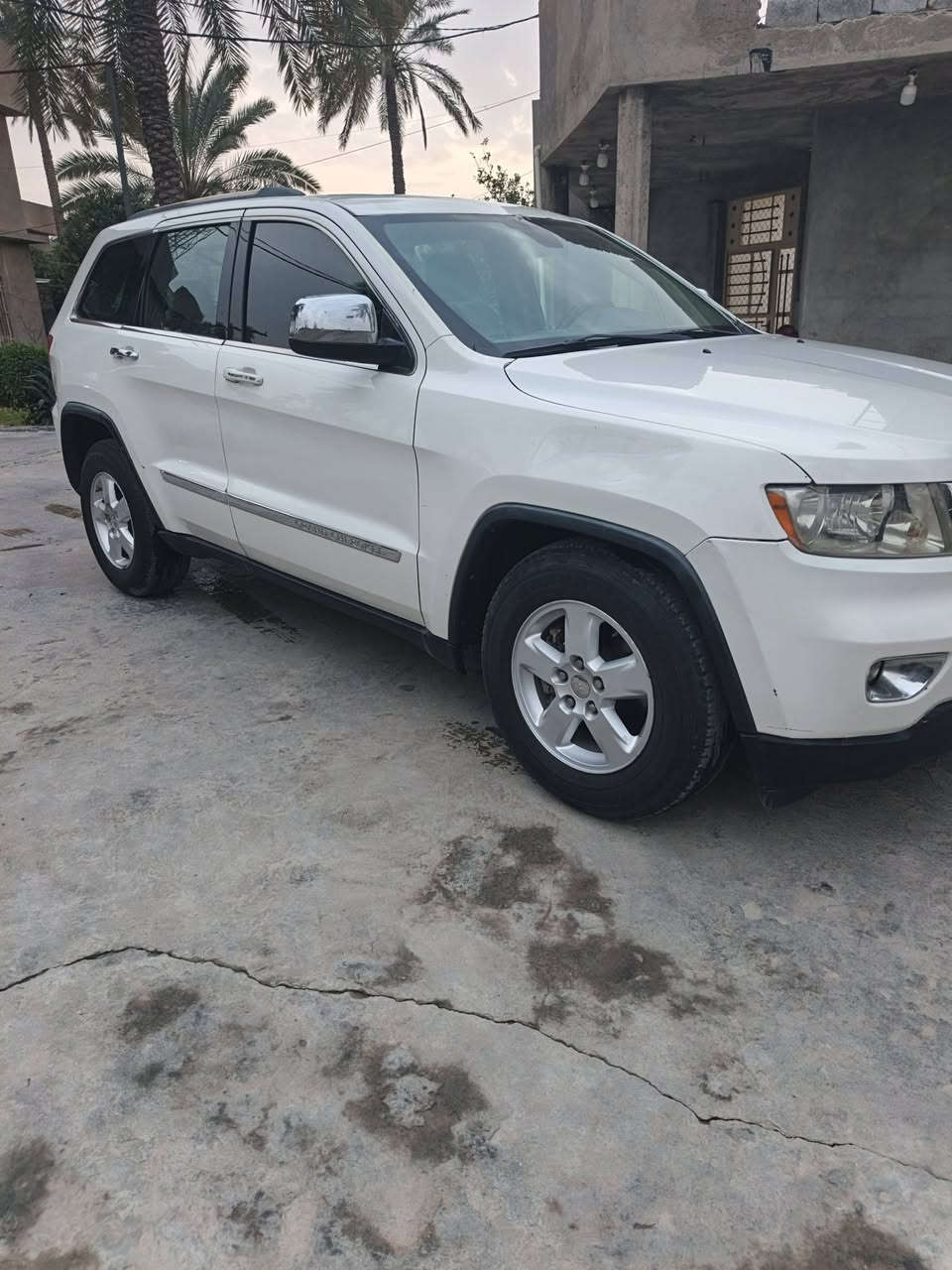 سلام عليكم للبيع جيب ٢٠١١ بيها جاملغ امامي وباب بدون دواخل مكينه فقط رواجز بيها السعر ١٣٨  ***********
