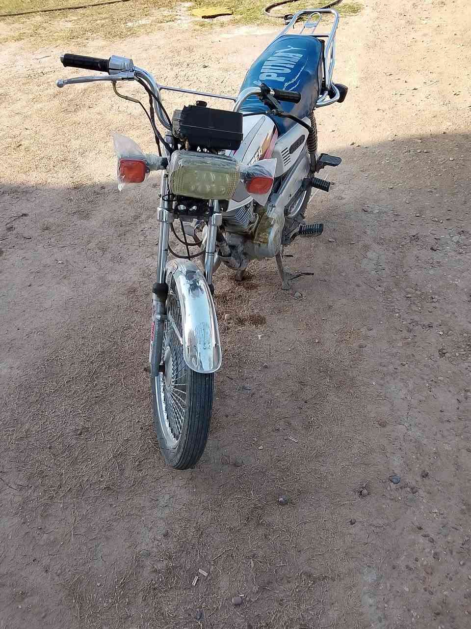 سلام عليكم دراجة تايكر أربعة كير موديل 20اوراق أصولية شطر الترقيم مدفوع كمركهن دراجة نضيفة وخير من اللة شلعة ومعدل مكينة خير من اللة صوت المكينة ناعم خرسة السعر 425وبيهة مجال حك الجية والشراي يدلل الاتصال ***********واتساب ***********
