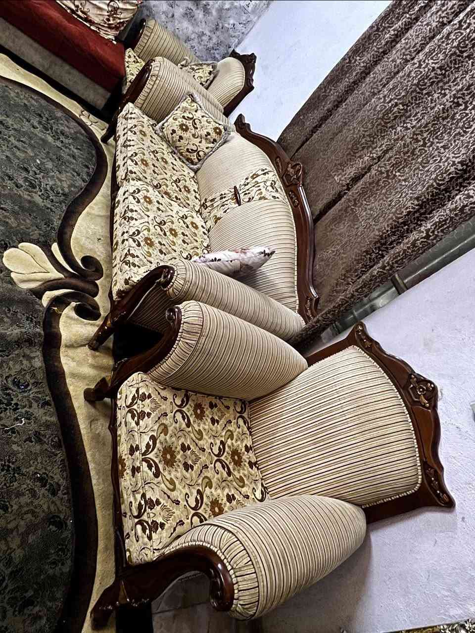 تخم البيع عشر ￼ مقاعد ￼تخم كلش نضيف مكاني سيديه سعر ب ٣٥٠ وبي مجال ***********
