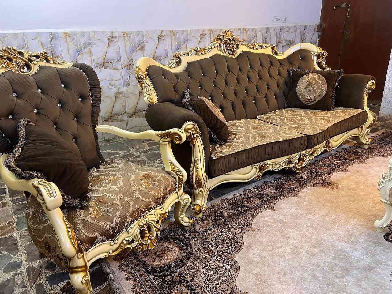 تخم زان 10مقاعد طبله وسطيه مكان المنصور للتواصل ***********
