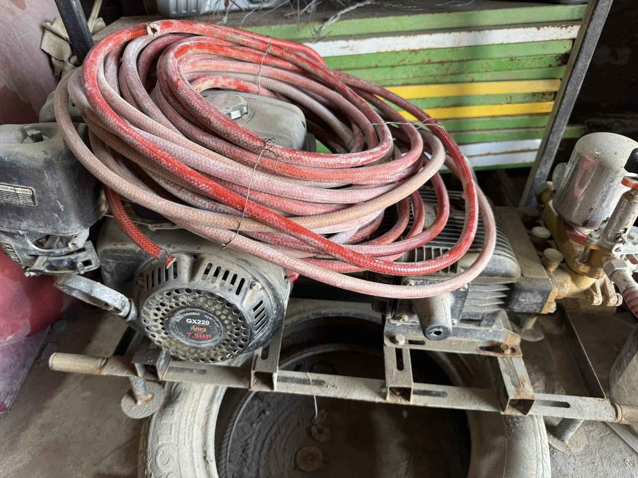 ظاغطة غسل للبيع مشتغله موسم واحد حجم الظاغط 45 بار والماطور 7.5 حصان السعر ب200وبيه مجال


**إذا كنت صاحب هذا الإعلان وتريد حذفه لأي سبب، رجاءا أرسل رسالة إلى الدعم الفني**