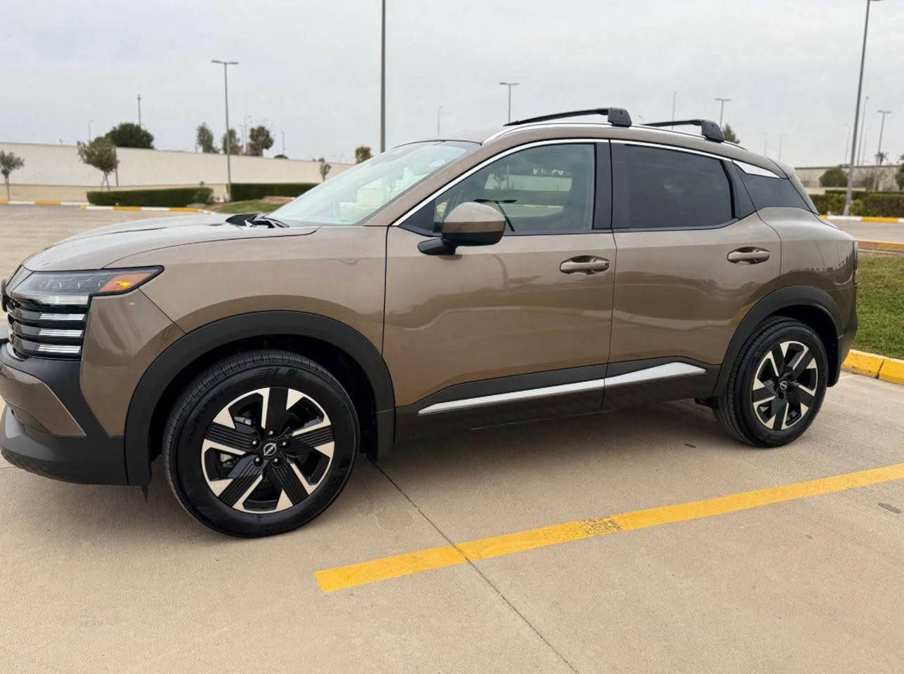 𝐍𝐈𝐒𝐒𝐀𝐍 𝐊𝐈𝐂𝐊𝐒 𝐒𝐕-𝐀𝐖𝐃 
مودیل 2025

للحصول على معلومات عن الأسعار
أعجب بهذه الصفحة واتصل برقم المالك لمعرفة السعر

بۆ زانینی نرخ 
لایکی پەیج بکە ژمارەی خاوەنی سەیارەکە دانراوە بۆ نرخ تیلی بۆ بکەن

اللون:  قهوائي
عداد المسافة : 4000 الف
حجم المحرك : 2.0L (4.سلندر) 
نص جاملغ أمامي صبغ 
بدون ارباک 
المواصفات : 𝐒𝐕-𝐀𝐖𝐃 (PANORAMA)
بانوراما
كيج الكتروني
‏‎بصمة ابواب 
‏‎بصمة تشغيل 
تشغيل عن بعد 
‏‎شاشة ايباد
‏‎كاميرا 
هاند بريك بصمة
اوتو هولد (𝐀𝐔𝐓𝐎 𝐇𝐎𝐋𝐃)
اوتو ستارات (𝐀𝐔𝐓𝐎 𝐒𝐓𝐀𝐑𝐓)
اوتو ستوت (𝐀𝐔𝐓𝐎 𝐒𝐓𝐎𝐏)
رادار امامي (تحديد مسار)
‏‎رادار جانبي (نقاط عمياء)
‏‎رادار خلفي (التحذير من الاصطدام)
‏‎حساسات امامي
‏‎حساسات جانبي 
‏‎حساسات خلفي 
نظام (𝐄𝐂𝐎)
نظام (𝐍𝐎𝐑𝐌𝐀𝐋)
نظام (𝐒𝐏𝐎𝐑𝐓)
نظام(STANDARD)
تحكيمات استيرن
كشنات كهرباء
كشنات هيتر
تبريد لمس
لايتات (𝐋𝐄𝐃) ليد زينون بيلادي 
 بكلايتات (𝐋𝐄𝐃) ليد بيلادي
ويل كروم
رقم مؤقت (كاتي)أربيل 
‏‎تفاصيل اكثر الاتصال علی ارقام التاليه 

‏ WhatsApp - 📱0751 123 5153

📞 ***********

عنوان📍اربيل شورش
