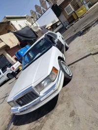 فورد لنكولن • ١٩٩٠ • رقم أخضر