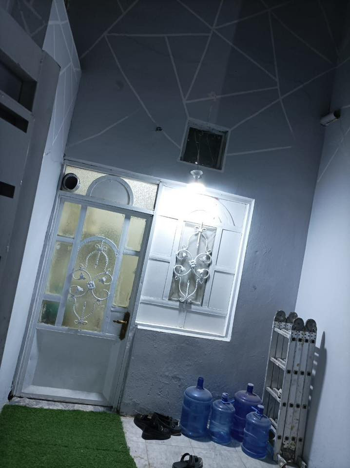 السلام عليكم دار للبيع شارع المطار القديم قرب مدرسة الجنائن الاهليه سند 25 مرقم مساحته 100 متر عريضه سعره 27 بي مجال للشراي للاستفسار ***********
