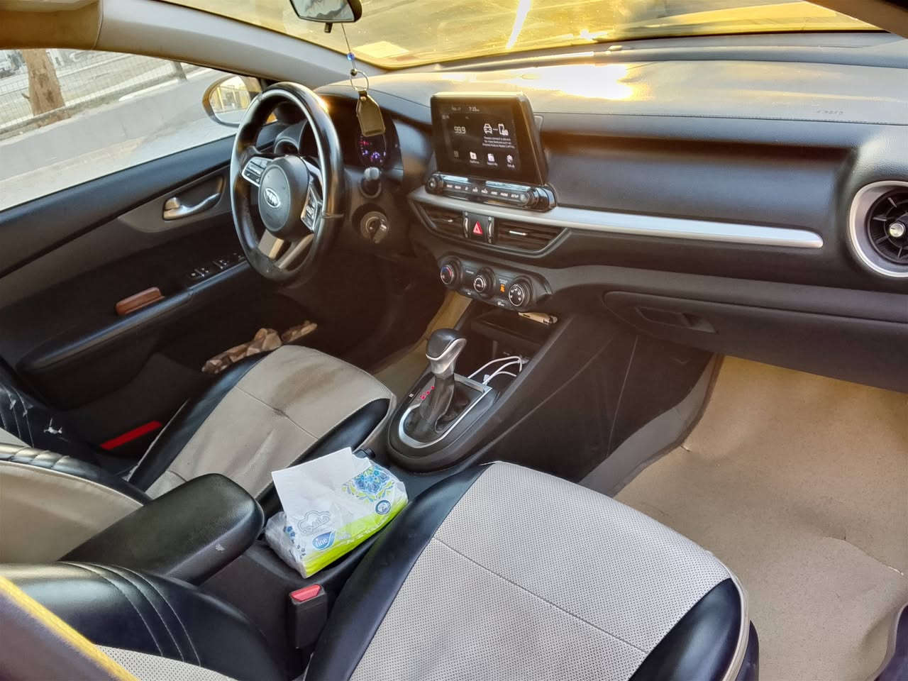 سلام عليكم فورتي موديل 2021 للبيع سياره بيه خيط تبخير قليل كلش سياره حلوه حادث قبق جنطه ماشيه 128 سعر 130 عنوان دوره ابو دشير ***********
