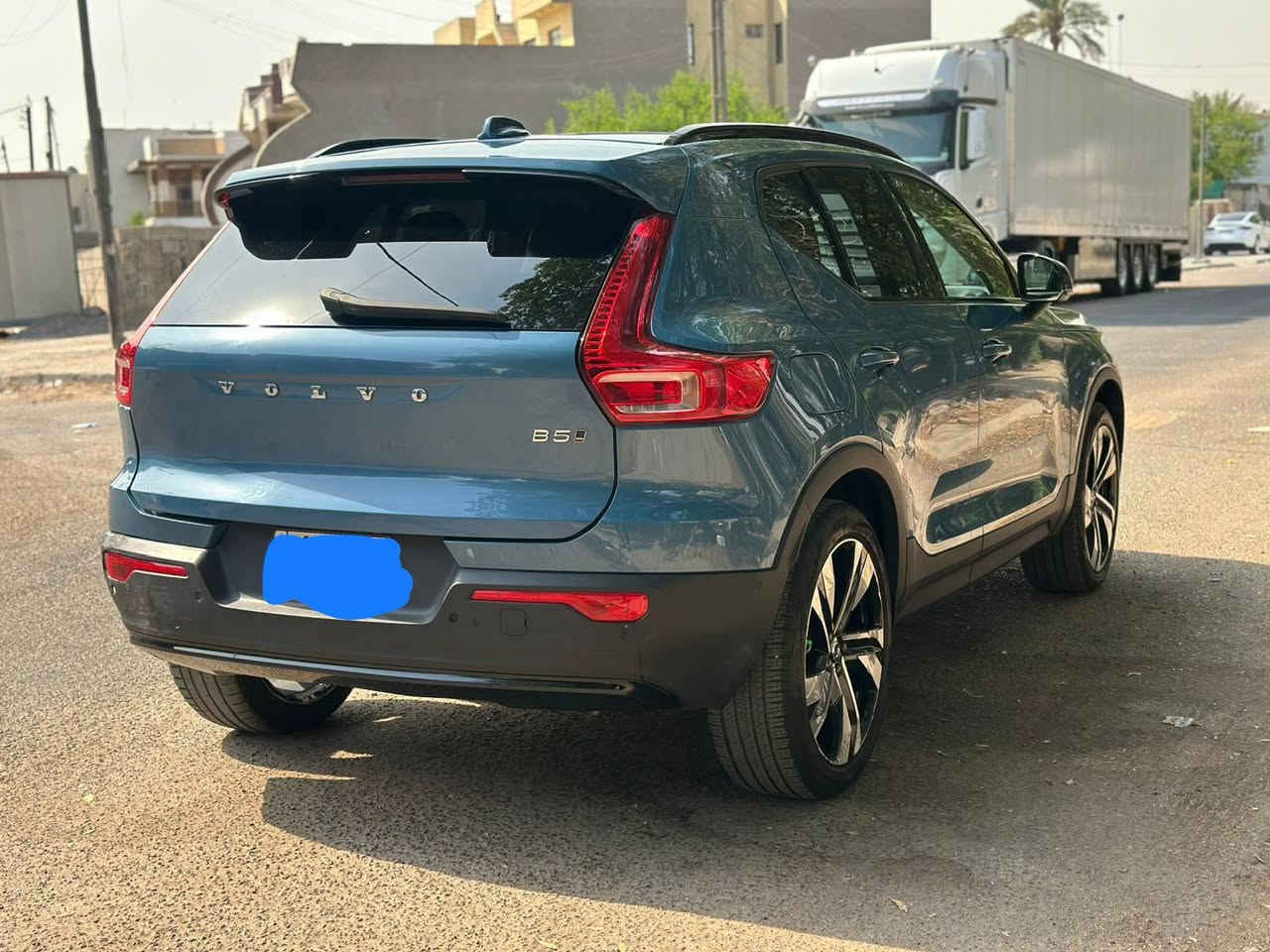 سياره للبيع او مراوس نوع فولفو بي ٥ موديل ٢٤ كامل المواصفات ١/١ جديده ماشيه ٢٣ الف اللون ازرق غير محدد اربعه سلندر دفع رباعي تخم تايرات جديد رقم مميز باسمي حادث بسيط الحاملة الخلفي بدون ايرباك استخدام شخصي خارج العراق
 ***********مع واتساب ***********
 العنوان بغداد ساحه ميسلون 
السعر( ١٨٠ ) ورقة
  المراوس كورلا او سني او النترا
