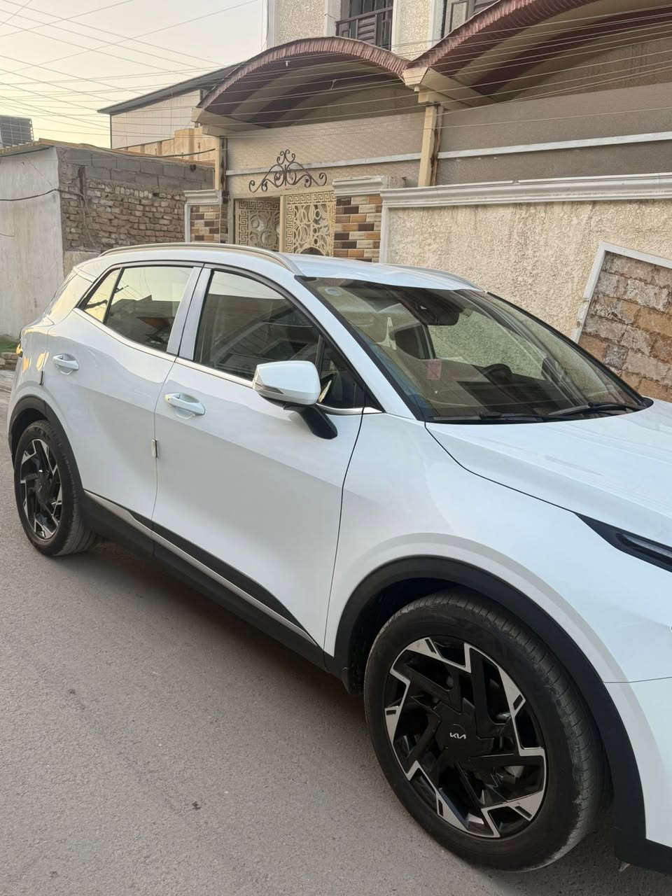 السلام عليكم كيا سبورتج موديل 25 كفاله عامه ضمان وكالة نم 
لون ابيض
 ماشيه18الف كيلو بعده زيرو وكاله 
كراسي 2 كهرباء كشنات تدفئة 
ستيرن تدفئة شحن واير لس
مع شحن بالكشنات 
مود درايف حساس امامي و خلفي 
نقطة عمياء ويل حجم 19
لايتات فول ال اي دي 
مري شفط ونظام ترحيب 
3انظمة قياده 
هاند بريك دكمه
محرك 2000 دوش 
تايرات شركه وسبير منازل  كتلوكات  وبصمه 2  بعده ليبلات  
رقم اربيل بسمي 
الاتصال/***********
