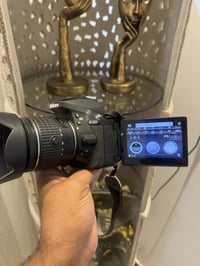 نيكون D5300  مع عدسة 18-55 السعر 380 الف 07718898966