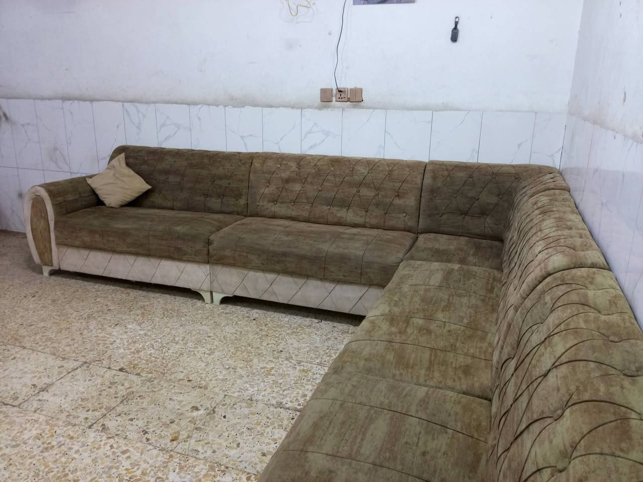 ديوان تكمه نظيف 9مقاعد ب190الف وبي مجال المكان الوشاش *********** يوجد توصيل بكروة  يوجد واتس اب
