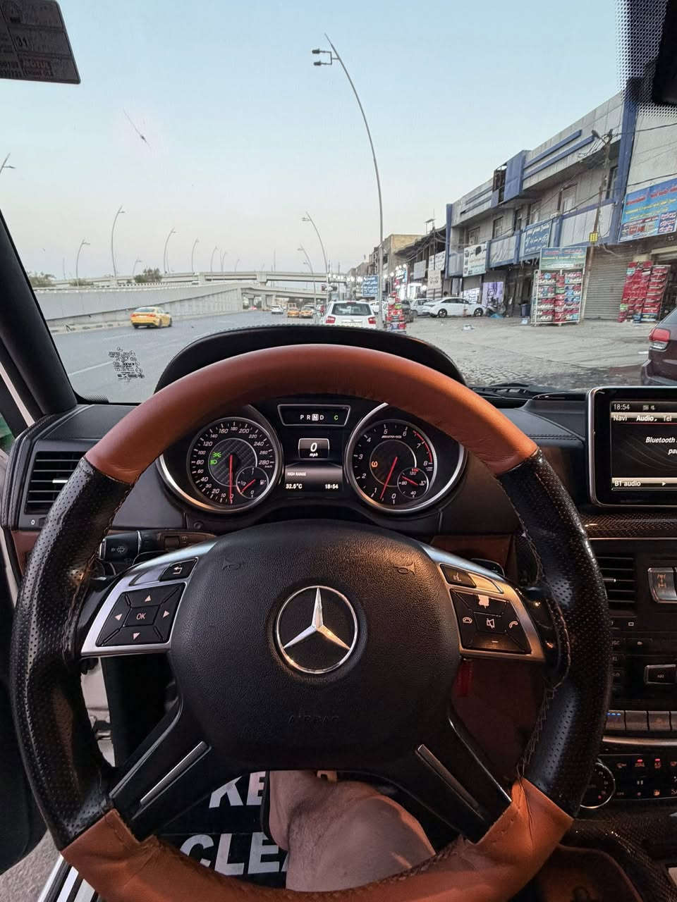 للبيع الوحش الألماني 🔥  
Mercedes-AMG G 63 موديل 2016  

 هيبة وفخامة وصوت يخبل 😮‍💨  
مكفول من كلشي، استعمال مرتب وعلى الشرط، والموتر ما يشكي من شي أبد.  

مكينة AMG 8 سلندر توين تيربو  
قوة +560 حصان 🚀  
دبل ثقيل، سحب نار وصوت AMG معروف ما يحتاج حچي 🔥  

المواصفات:  
✔️ داخلية جلد فل  
✔️ تبريد وتسخين  
✔️ فتحة  
✔️ كامرات وسنسرات  
✔️ شاشات وخرايط  
✔️ بصمة وتشغيل عن بعد  
✔️ رنكات AMG أصلية  
✔️ إنارة LED  
✔️ ساوند سيستم خورافي  

السيارة نظيفة نظافة ترفع الراس، فحصها حاضر للجادين فقط.  
لا صبغ لا دگات ولا مشاكل، تركب وتمشي.  
ملاحظة السياره مسويلها سيرفر كامل من بلكات ونوزلات وصدر أمامي خلفي وتخم تاير وصيانة منظومة المي مصروف عليها قبل سبوعين 4500 دولار
السعر 45500 دولار قابل للتفاوض 
للاستفسار ***********

😎  سيارة للهيبة والاستعمال اليومي بنفس الوقت.
