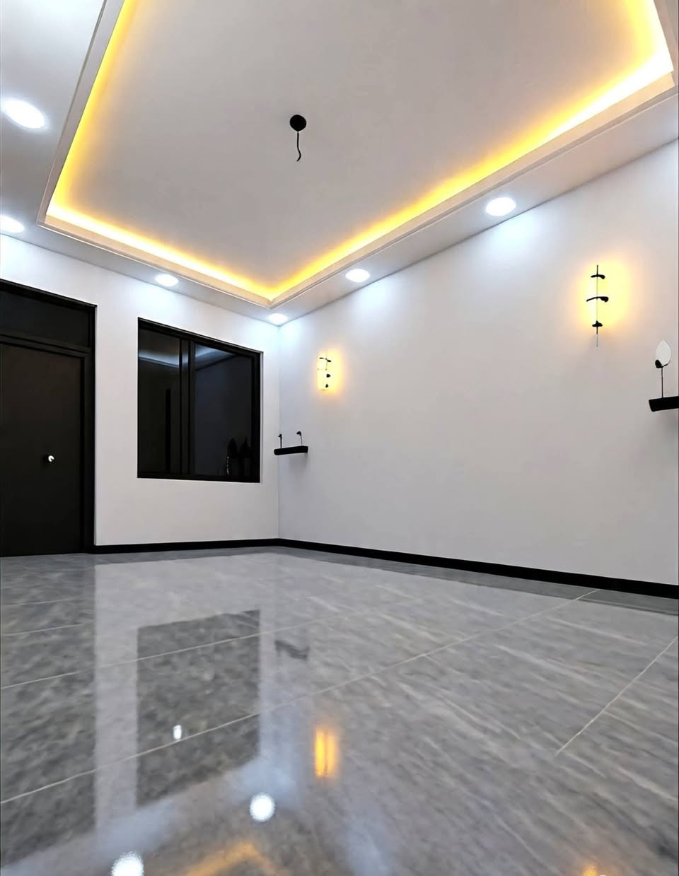 🏡✨ دار فخمة للبيع – جاهزة للسكن ✨🏡

فرصة مميزة للراغبين بالسكن الراقي وفي موقع ممتاز 🔥
📍 بعقوبة – تقاطع القدس – دور الزراعة الثانية – شارع المختار

🔹 مساحة الدار: 100 متر
🔹 طابقين بتصميم عصري وتشطيب درجة أولى

💎 مكونات الدار:
✔️ استقبال أنيق
✔️ صالة واسعة مع مطبخ
✔️ غرفتين نوم مريحة
✔️ 3 دورات مياه (شرقي وغربي)
✔️ منور + سطحين

✨ المواصفات:
▪️ أرضيات بورسلين فاخر
▪️ سقوف ونقوش مغربي راقي
▪️ واجهة فوم تركي مع إنارة مخفية
▪️ أبواب قاصة حديد
▪️ ديكورات داخلية جص وبورك
▪️ نظام غاز + نظام سبالت

✅ جاهزة للسكن مباشرة
✅ خدمات كاملة (ماء – مجاري – تبليط – كهرباء)

📄 نوع العقار: طابو زراعي – سند 25 رسمي

📞 للاستفسار:
📱 ابو يوسف *********** 

🏢 مكتب الجزيرة لبيع وشراء الأراضي والدور السكنية
❌ لا نتعامل بالإيجار
