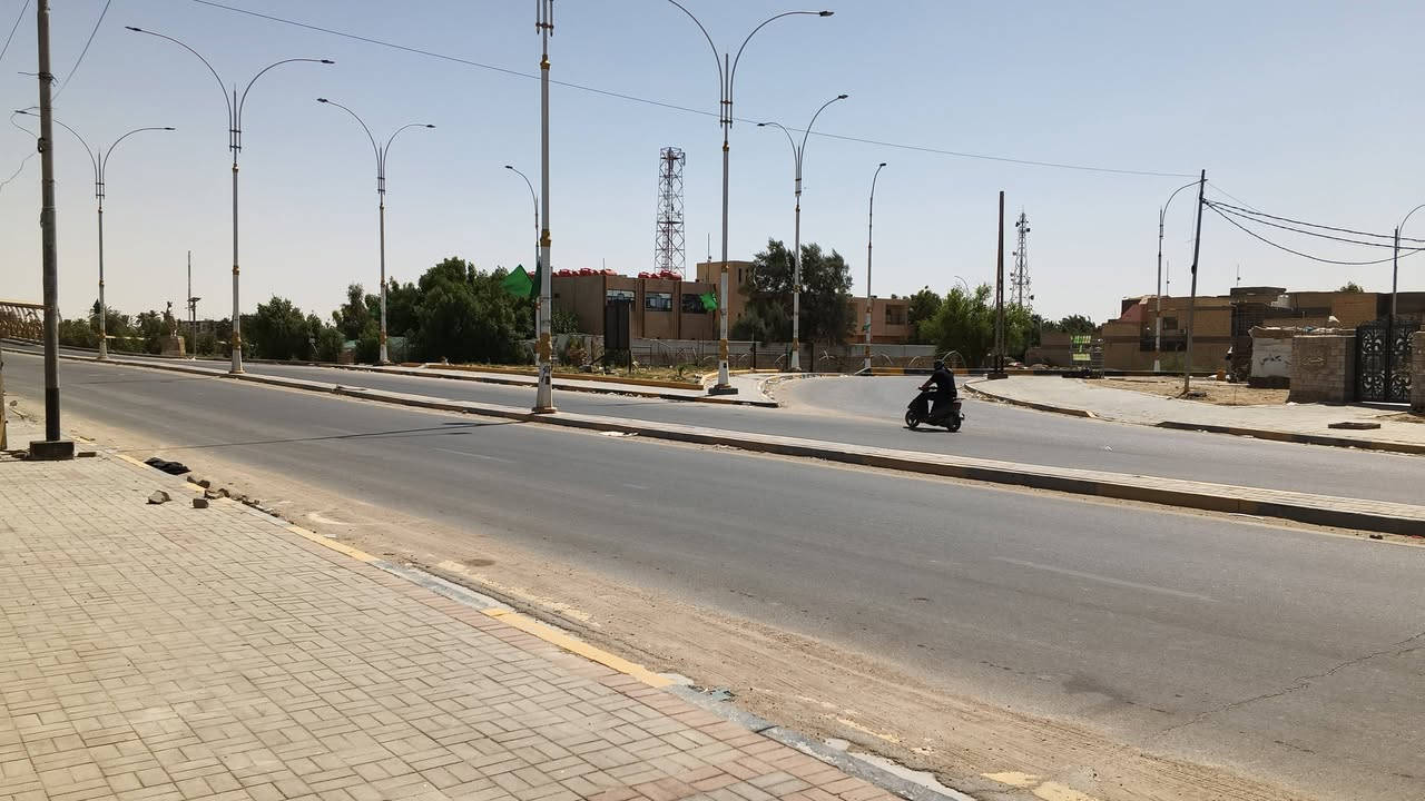 محلات للأجار بمساحة اكثر٢٠٠م٢ ارتفاع ٥م اراسي كهربائي تحتوي على إدارة + مجموعة صحية حمام +wc موقع تجاري مجسر عبد الله عويز ( مجسرالشهداء ) سايدين المسبح الجديد تفاصيل اكثر ***********
