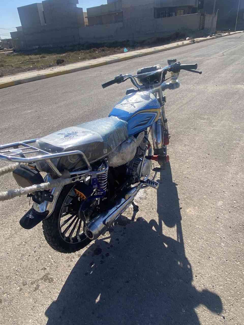 سلام عليكم 
سيفان موديل 24 شكل 25 دراجه فول نضافه منہَ تاير ل تاير  
دراجه حلوه و مرتبه  سعر (675)وبيه مجال  
مــꪆ تجي خاص تكلي دزلي صوره هاي صوره 
رقم***********
مكان شهربان حي عسكري 
ول مــꪆ شراي لحد يجي ويكلي فلان سعر 
تحياتي الكم
