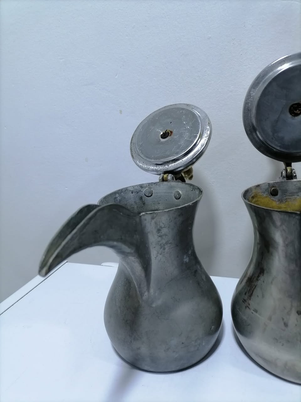 للبيع دلات قديمات حيل اتلاثه بغداي صناعه سوري واحد مهدي صالح كلش نضيفات او طرق يدوي اربعتهن قياسهن ٢٧ السعر ٢٥٠الف  يوجد توصيله الي جميع محافظات العراق


**إذا كنت صاحب هذا الإعلان وتريد حذفه لأي سبب، رجاءا أرسل رسالة إلى الدعم الفني**