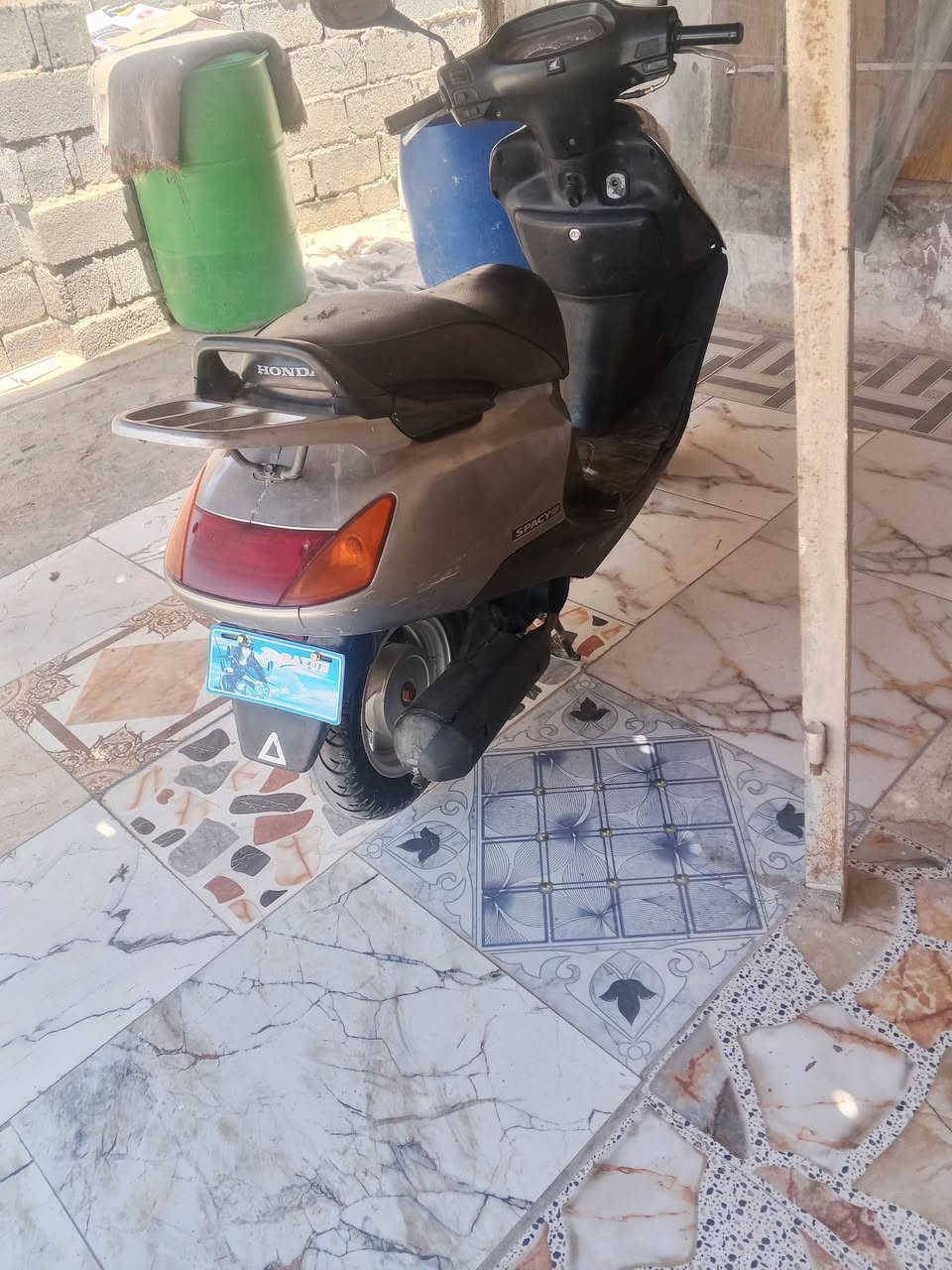 سبيسي يابني مفتوحه مره وحده كفرات اصليه كلهه اصليه لسعر700ويهه مجال بصيط ***********
