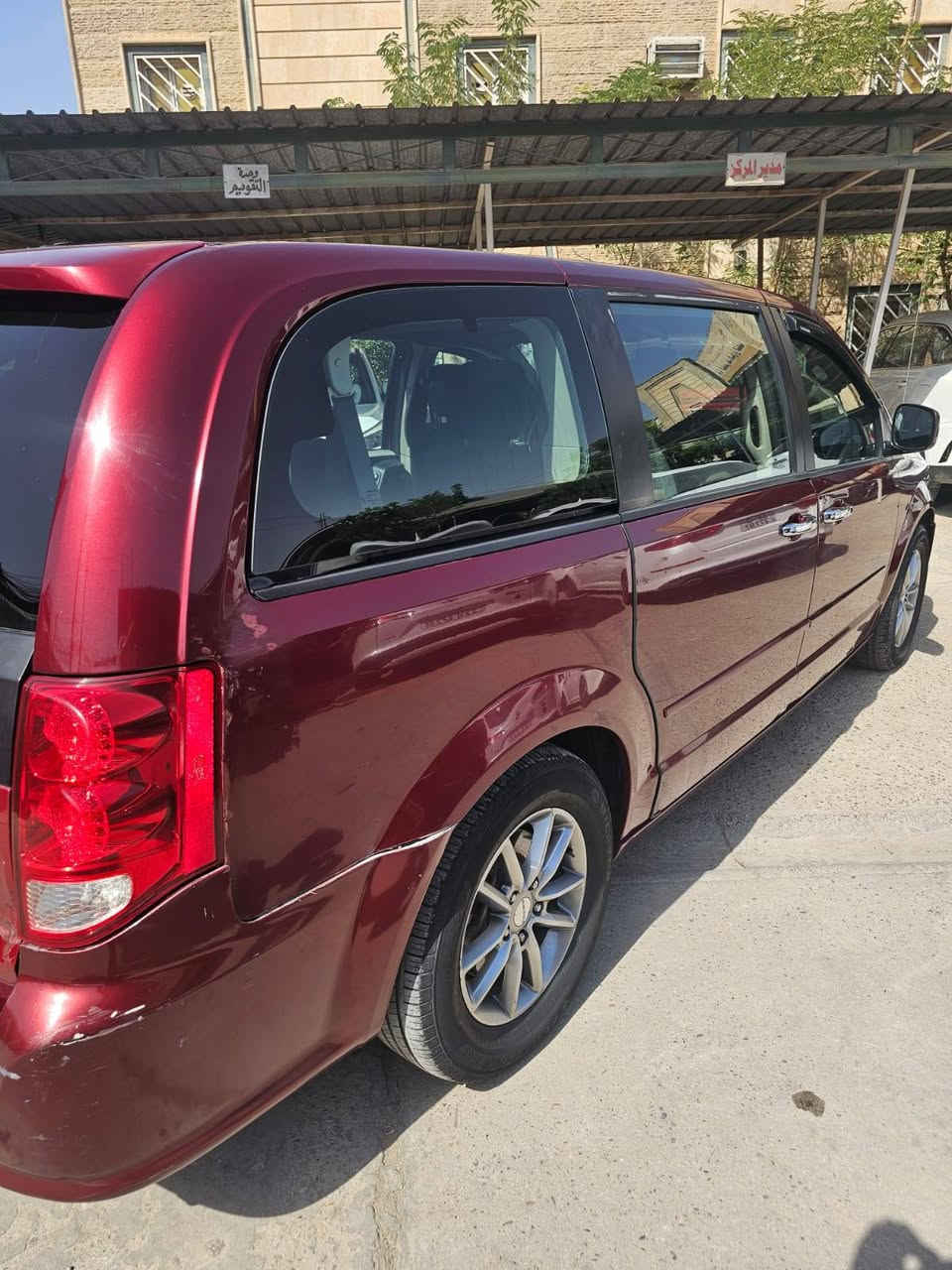 السلام عليكم دوج كرفان موديل 2017 رقم اربيل
تحكم ستيرن مانع انزلاق تبريد 3قطع  كشنات منفصل  أبواب ميكانيك لايت عدسات عالي زنون محرك 3600
الشاصي ولغود مكفولات حادث صندوق خلفي
العنوان بغداد 
للاستفسار 
***********
