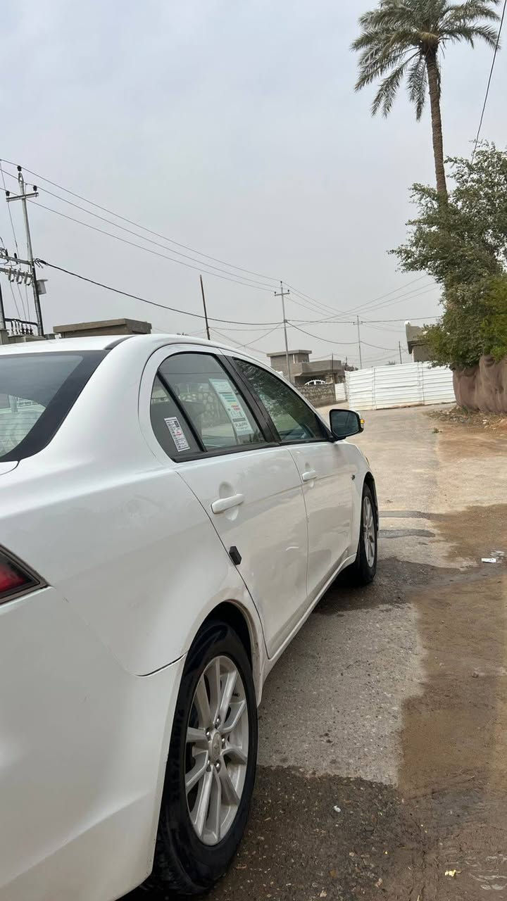 لانسر  قرش موديل ١٦
رقم بغداد دولي باسمي 
سنوية لغاية ٣١
محرك مامفتوح بلادي 
كير مامفتوح بلادي 
تبريد ثلج تدفئه جمر 
مكفوله عدا الجاملغ الايمن مبدل 
والباقي مكفول بدون دواخل 
حداديه اماميه خلفيه جديده 
تخم تاير جديد
كهربائيات كلهه شغاله 
السعر 98 وبيها مجال 
مكان السياره بابل السده 
رقم الهاتف ***********
