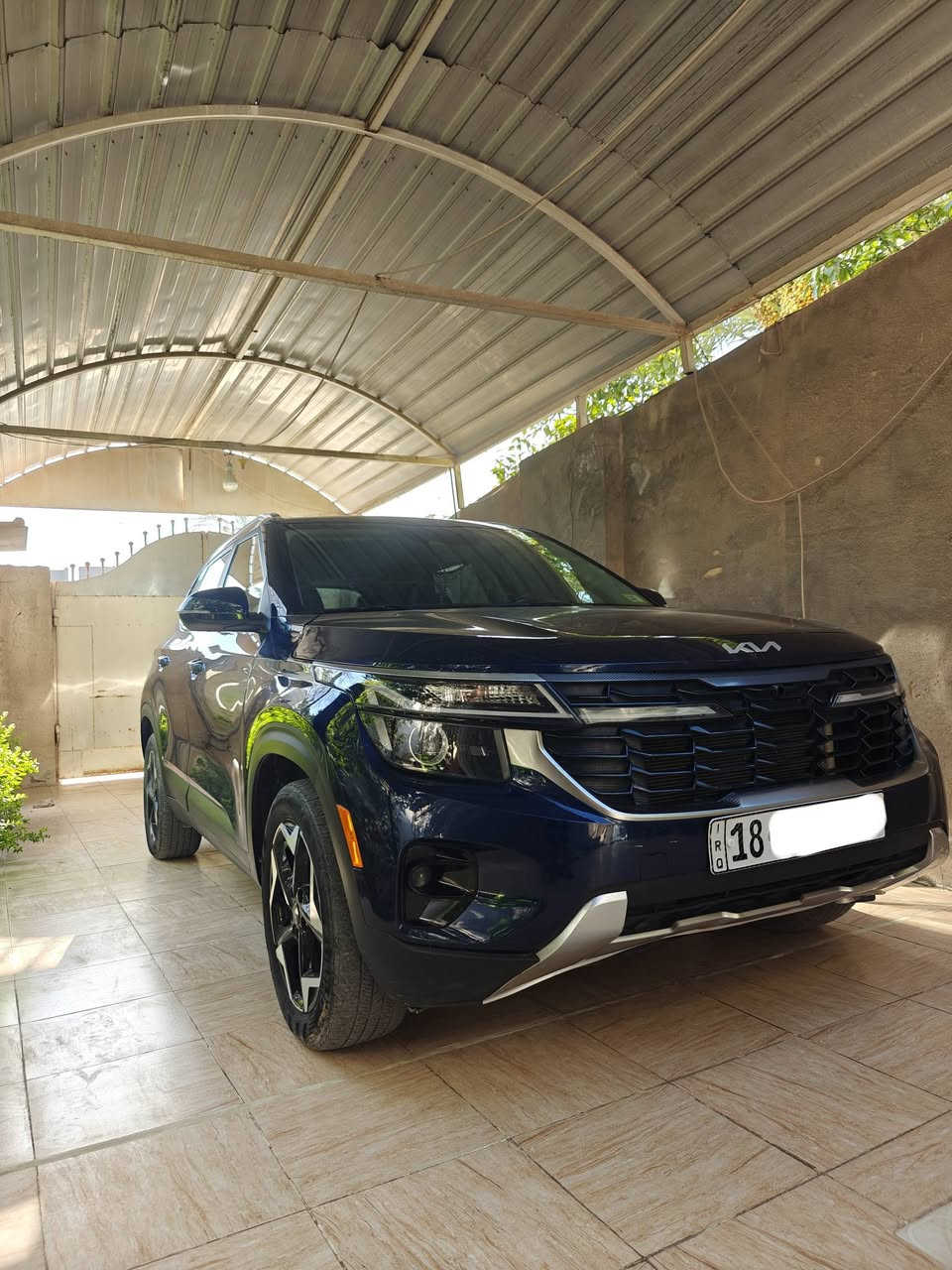 🔥 للبيع | Kia Seltos 2024 | فل أوبشن | دفع رباعي (AWD) 🔥
فرصة لا تعوض لعشاق النظافة والمواصفات الكاملة. سيارة جاهزة للاستخدام، بدون أي مصاريف.

🚘 Kia Seltos 2024
🇺🇸 وارد أمريكي
📍 الممشى: 31 ألف ميل فقط

✅ حالة السيارة:

* بدون أي حادث 🔥🔥🔥
* 
* الضرر كان سرقة فقط (باب السائق والباب الخلفي جهة السائق).

🌟 أبرز المواصفات:
✔️ دفع رباعي (AWD)
✔️ تشغيل عن بُعد (Remote Start)
✔️ فتحة سقف
✔️ شاشة كبيرة تدعم Apple CarPlay وAndroid Auto
✔️ تدفئة المقاعد الأمامية
✔️ كراسي كهربائية
✔️ مثبت سرعة (Cruise Control)
✔️ رادار أمامي وخلفي
✔️ رادار الحفاظ على المسافة (Adaptive Cruise / Radar)
✔️ تنبيه مغادرة المسار (Lane Departure Warning)
✔️ نظام النقطة العمياء (Blind Spot Monitoring)
✔️ أشاير بالمرايا الجانبية
✔️ حساسات أمامية وخلفية
✔️ حساسات ضغط الإطارات (TPMS)
✔️ دفلوك (قفل تفاضلي/Lock Mode حسب الفئة)
✔️ مانع انزلاق (Traction Control)
✔️ نظام التوقف التلقائي للطوارئ (Auto Emergency Braking)
✔️ قفل الأبواب التلقائي أثناء السير
✔️ ثبات عالي، اقتصادية بالوقود، واعتمادية ممتازة.

💎 سيارة بمواصفات فل أوبشن، تجمع بين الفخامة، الأمان، والراحة، وجاهزة للاستخدام مباشرة.

📞 للجادين فقط، التواصل على الخاص أو الاتصال على الرقم التالي ( ***********) 🔥🔥
