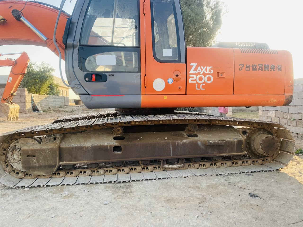 سلام عليكم زت عادي البيع موديل 2001وقم الماني بابل حجم 200Lcجاهزه العمل ***********
