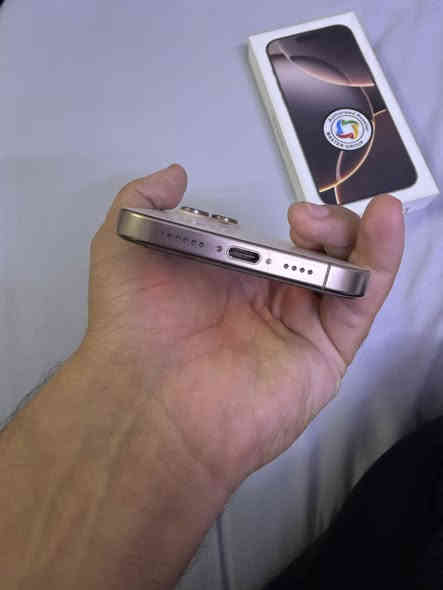 السلام عليكم
ايفون16pro max
جهاز نضيف جداً وما مفتوح مع حافظة اصلية
بطارية 100
السعر 1400 وبي مجال بسيط
الموقع بغداد/ حي البتول
للتواصل ***********
