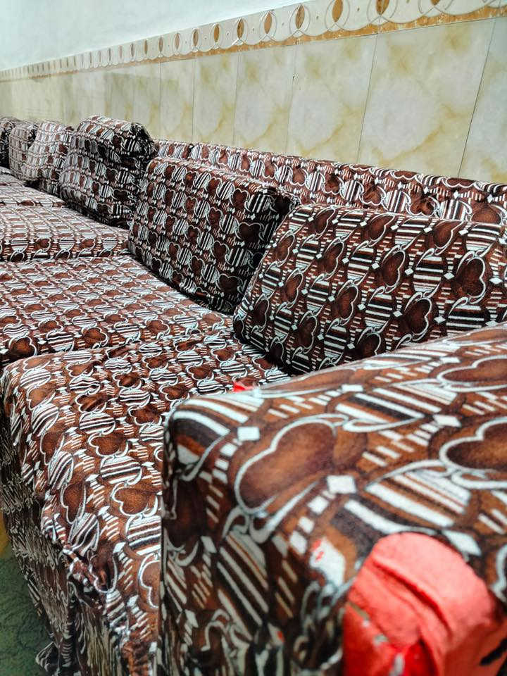 تخم 4قطع طول متر ونص وركنية نضيف جدا السعر 250الف واتساب ***********
