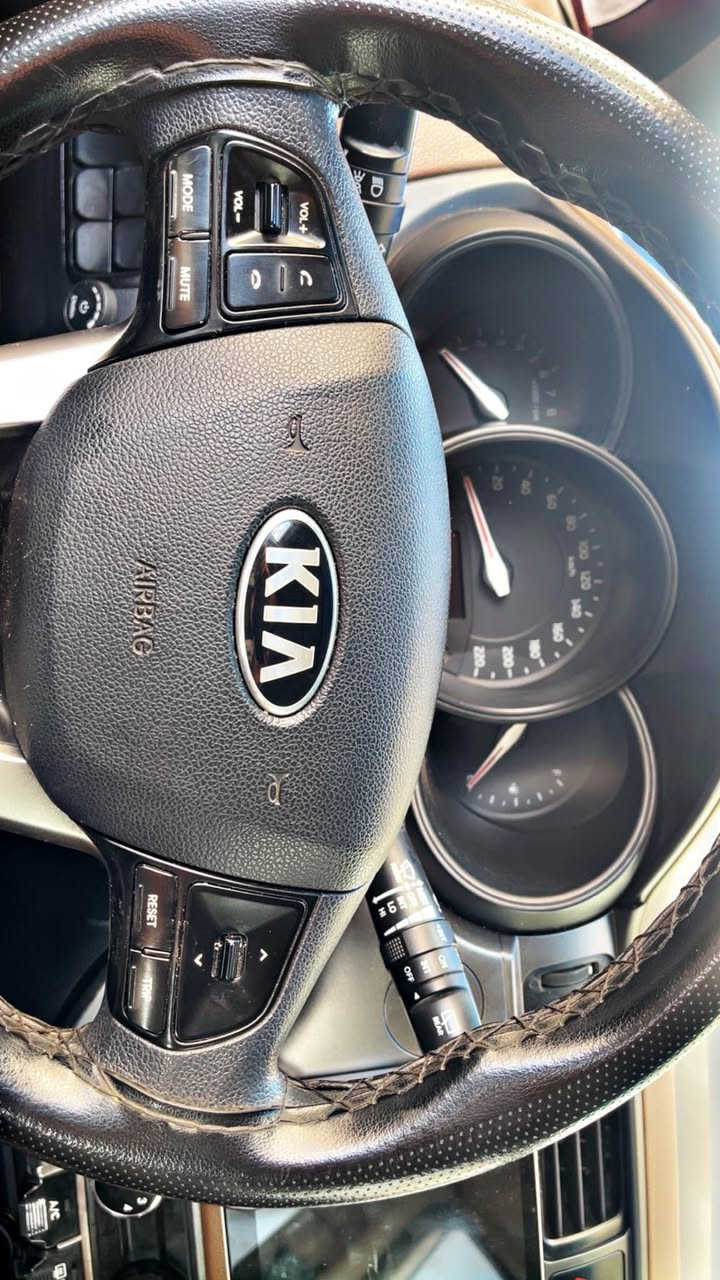 کیا ریۆ ٢٠١٤
تۆماتیک و عادی
ئاوێنە کارەبا و شەفت
شاشە کامێرە
سیستەم غاز و بەنزین
شەغال
سوکان ڤۆلیوم تەلەفۆن 
ناو قەیسی مکینە گەورە
پێنج پارچە سبغ
سەنەوی ٢٠١٤ بەسەرچوە
١٣٥٠٠٠کم رۆیشتیە
سفر حەوتسەد و پەنجا هەشت سەد و دوو سێزدە نەوەدو دوو *********** أربيل, العراق
