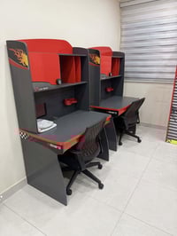 ميز مكتبي • كرسي مكتبي • زيونه