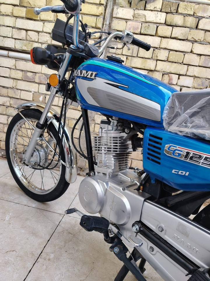 سلام عليكم دراجه نامه اصلي موديل 2023 رقم وسنويه 
الدراجه نضيفه ومكفوله السعر 1700 وبيه مجال قليل 
عنوان ميسان مغربه قرب السوق ***********
