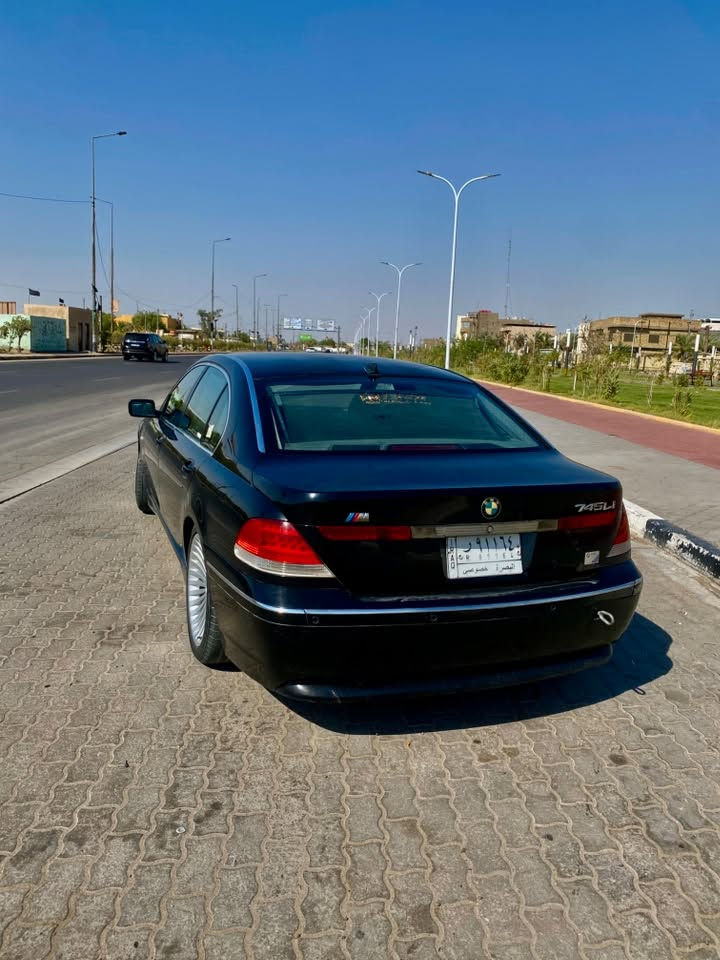 سلام عليكم
باخره 745Li V8 4500
موديل 2002
باب طويل 
لون اسود. 
رقم بصره تحويل ثاني يوم. 
5 بردات جنطه شفط 
بيبان السياره شفط. 
داخلية ستيرن تحكم كهرباء 
غرفتها داخل اسود كشنات جلد كهرباء وتبريد وتدفئة وميموري وخزن وضعيات. 
زراكات لايت امامي. 
تخم تاير جديد. 
حساسات امامي وخلفي. 
ولجنايه يعرفون مواصفات Li 
 مكان السياره بصره معقل. 
سعر السياره. 135$
رقم الهاتف. ***********

