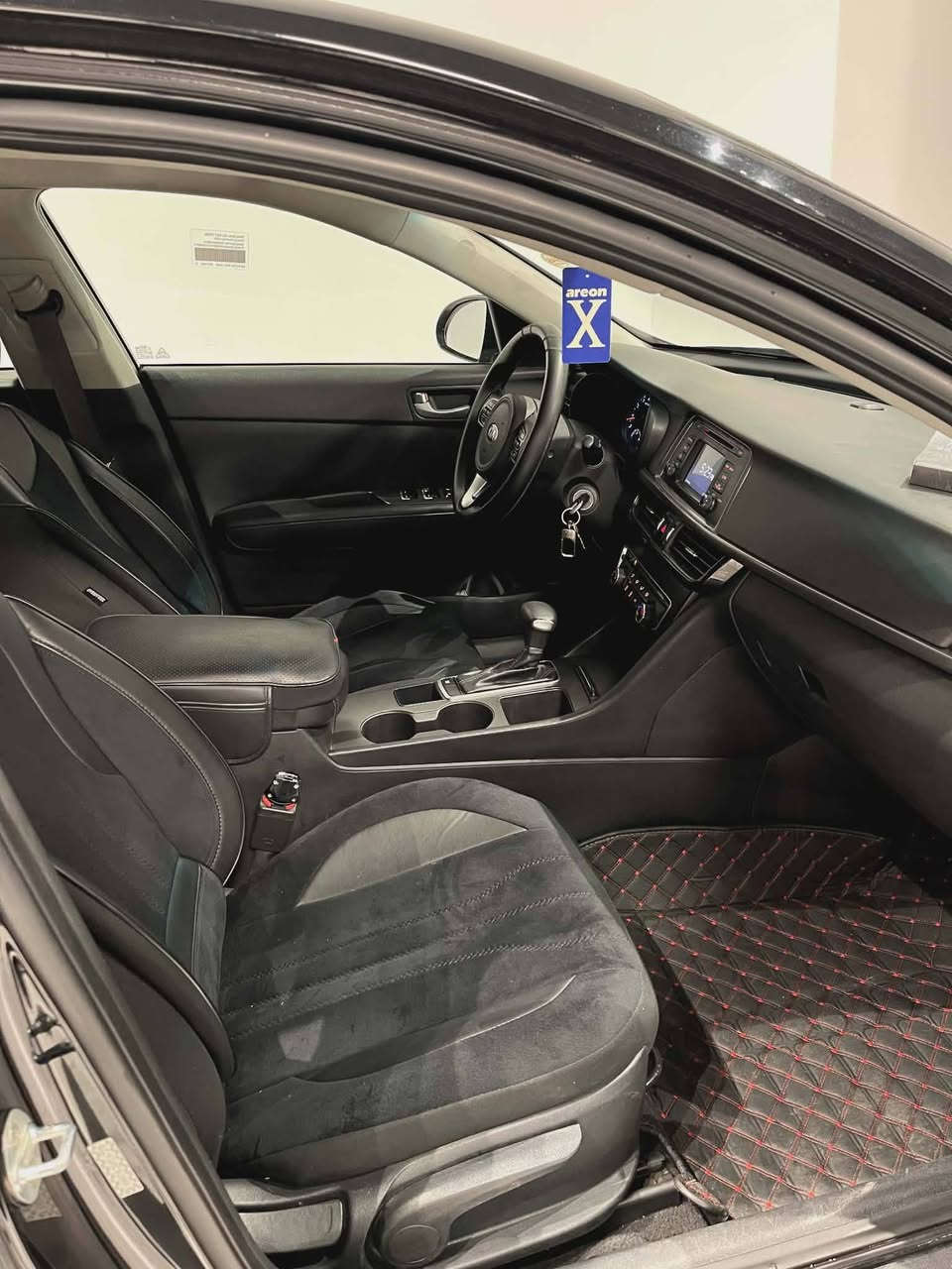 اوبتيما 2017 وارد امريكي. ضرر بنيد فقط من امريكا 

وبل عراق.  جاملغ خلفي نص صبغ.  بدون ضرر. محرك 2400

رقم سليمانيه سنويه 2030 جديده.  حيل حلوه سياره 

ماشيه 96 حقيقي.       مكان بغداد العبيدي السعر 114 قفل. 

***********
