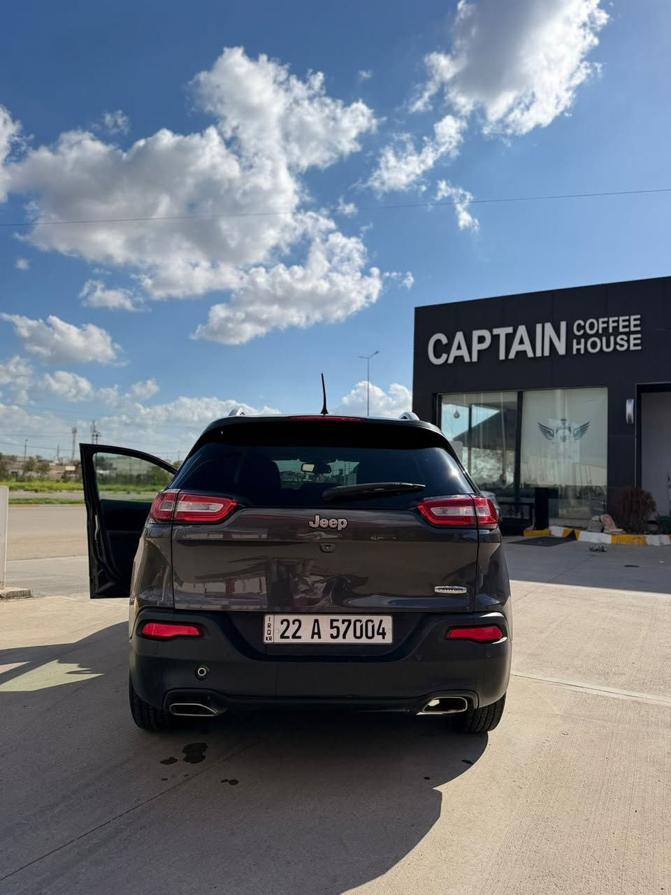 سلام عليكم    للبيع
سياره جيب بزون 
موديل 2017
سياره كامله عله آخر حبايه مابيه كل نقص 
قطعتين صبغ امريكه وحده بل عراق 
رقم أربيل بسمنه 
مكان كركوك 
السعر 129بيه مجال قليل
لاستفسار اتصل ***********
