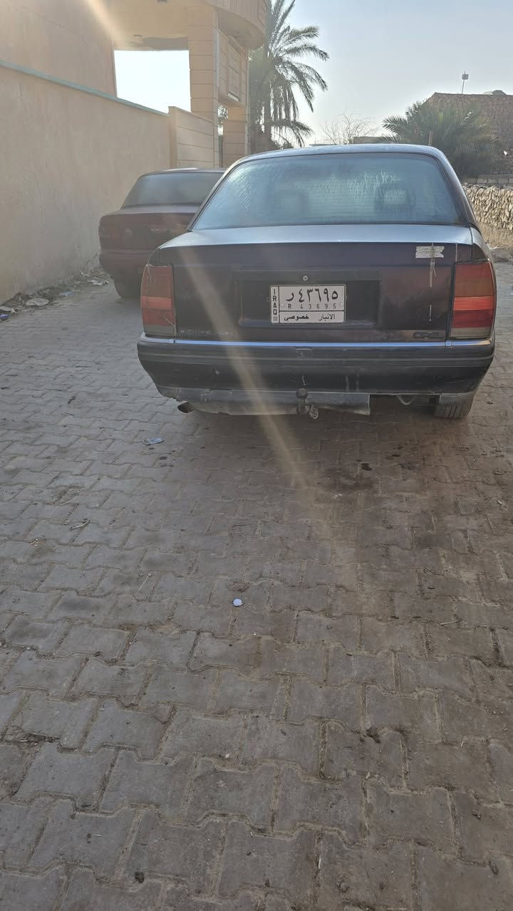 اوميكا لبيع موديل ٩٣ تحويل ثاني يوم السيارة جاهزة يرادلهة اشوي ترتيب محرك كير خير من الله محرك ناعم كلش نشاط تاكل الكاع السعر ١٨ وبها مجال لشراي بيع مستعجل *********** وميت هلا بيكم
