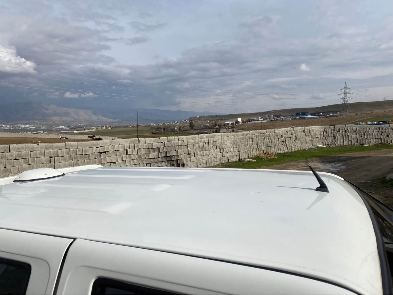 سەرەتا بەناوی خوا                               ژ.م ***********
گۆنا 2009 مەکینەی4y سەیارەکە بێ بۆیاخە زۆر پاک ماوەتەوە تەنها 74هەزاری حەقیقی ڕۆشتوە تەبریدو گەرمی مەزبوت کارەبای گشت گیانی ئیش ئەکات چوار تایەی لۆکی لەسەرە سەیارەکە  هەکەلی نمونەیە لەجوانی بێتەقەو ڕەقەیە گێڕو مەکینەو ئەکسلو تەحویلو غرامە بەشەرتی هەمو شتێ     نرخ 65$. شوین سلمانی
(ت.ب):سەیارەکە ساڵێکە سەنەوی بەسەر چووە. السليمانية, العراق
