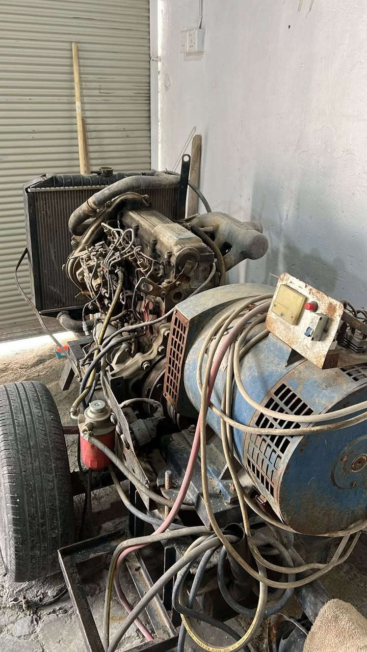 السلام عليكم
مولدة محرك كيا 10 KV
45A شرط شغالة مابيها اي نقص
***********
