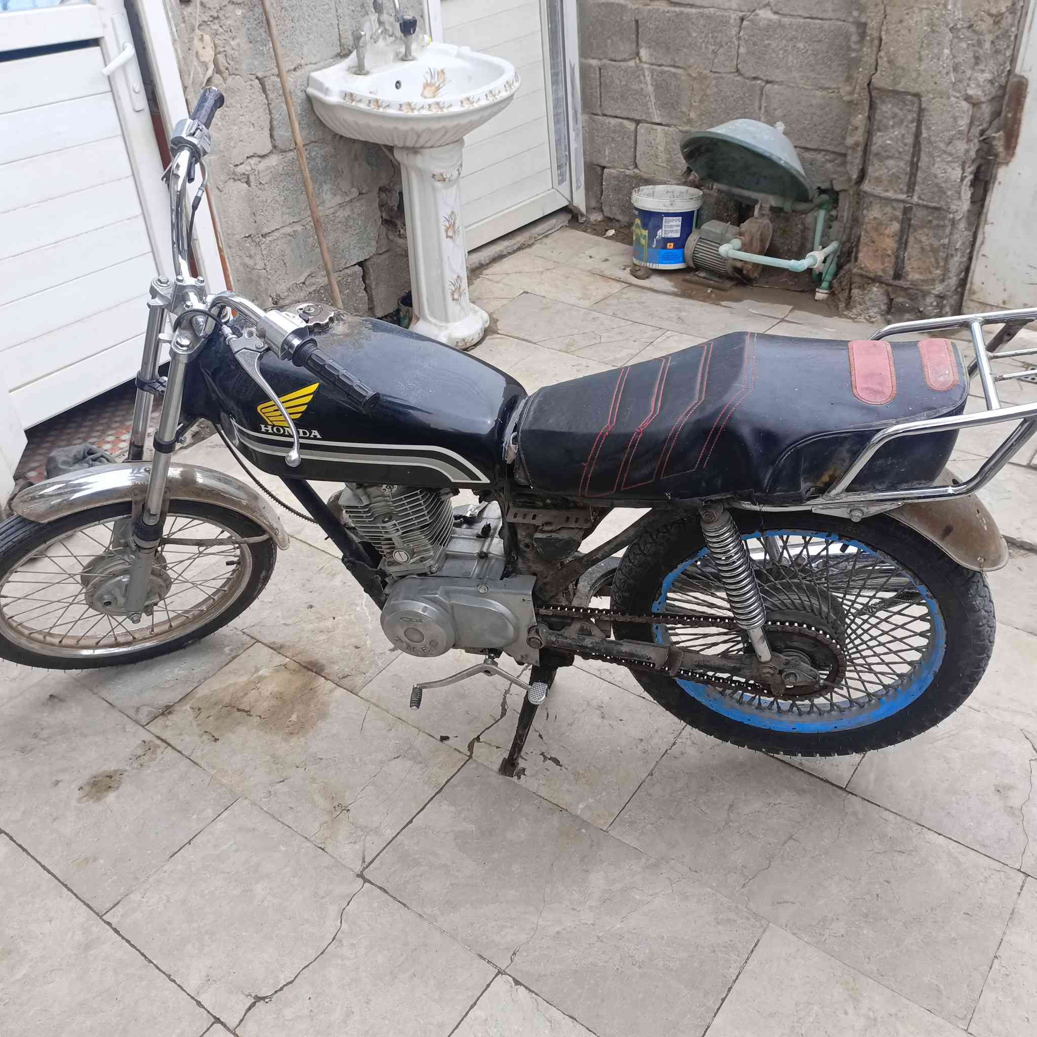 السلام عليكم دراجه اربعه اكير كلك دراجه حلوه او ما بيهة شي السعر 250 المكان كربلاء  حي غدير الرقم للستفسار ***********
