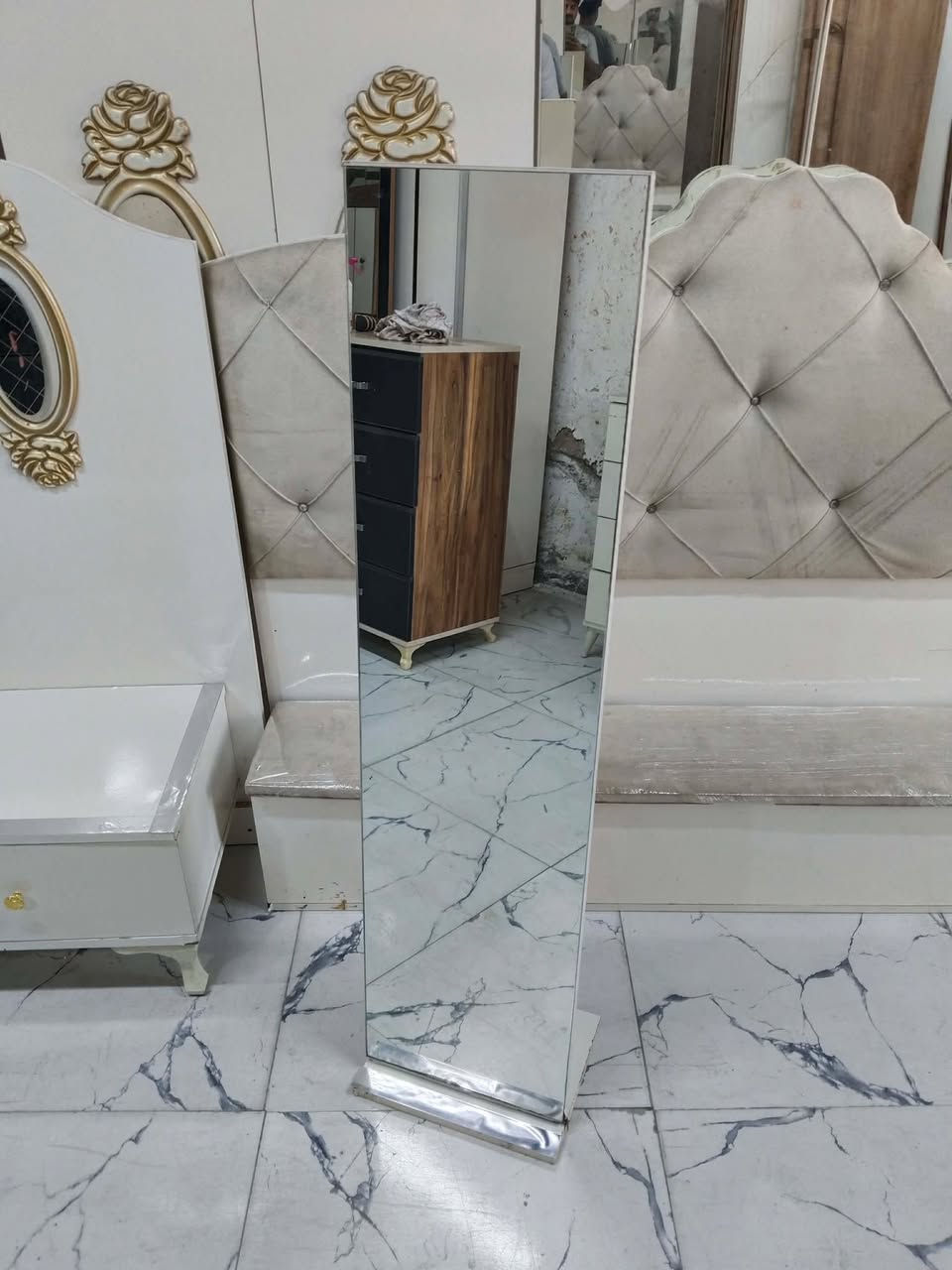 غرفة تركي 9قطع نظام ابواب ❤ ✨
نظافة 95 / 100 ❤✨ 
السعر 600 مع الشد 🪛ونقل 🚙
داخل بغداد متوفر توصيل لجميع المحافظات 🇮🇶


**إذا كنت صاحب هذا الإعلان وتريد حذفه لأي سبب، رجاءا أرسل رسالة إلى الدعم الفني**