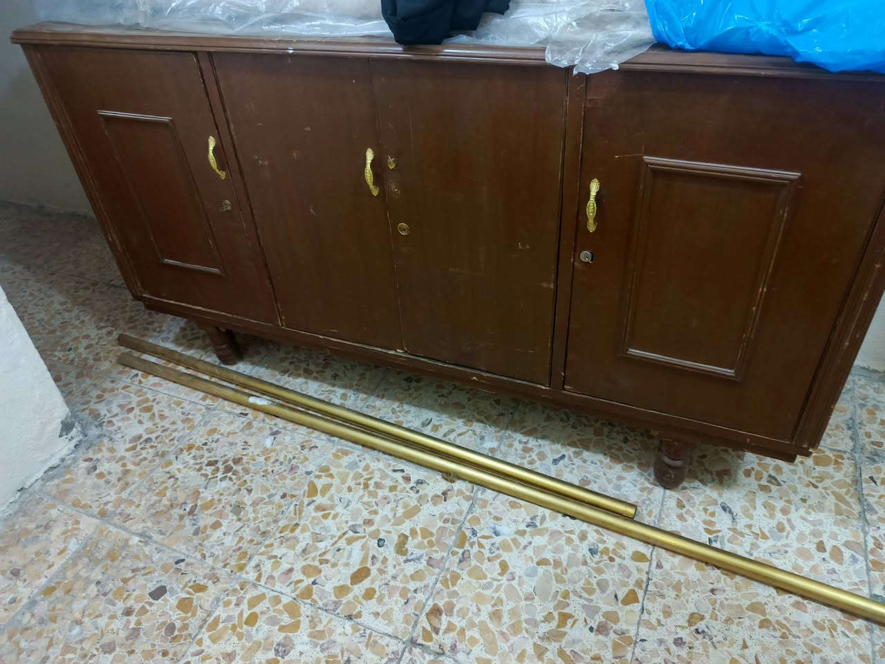 سلام عليكم بوفيه ملابس بسعر مناسب العنوان -بغداد-مدينه الصدر- التواصل فقط على الواتساب :***********
