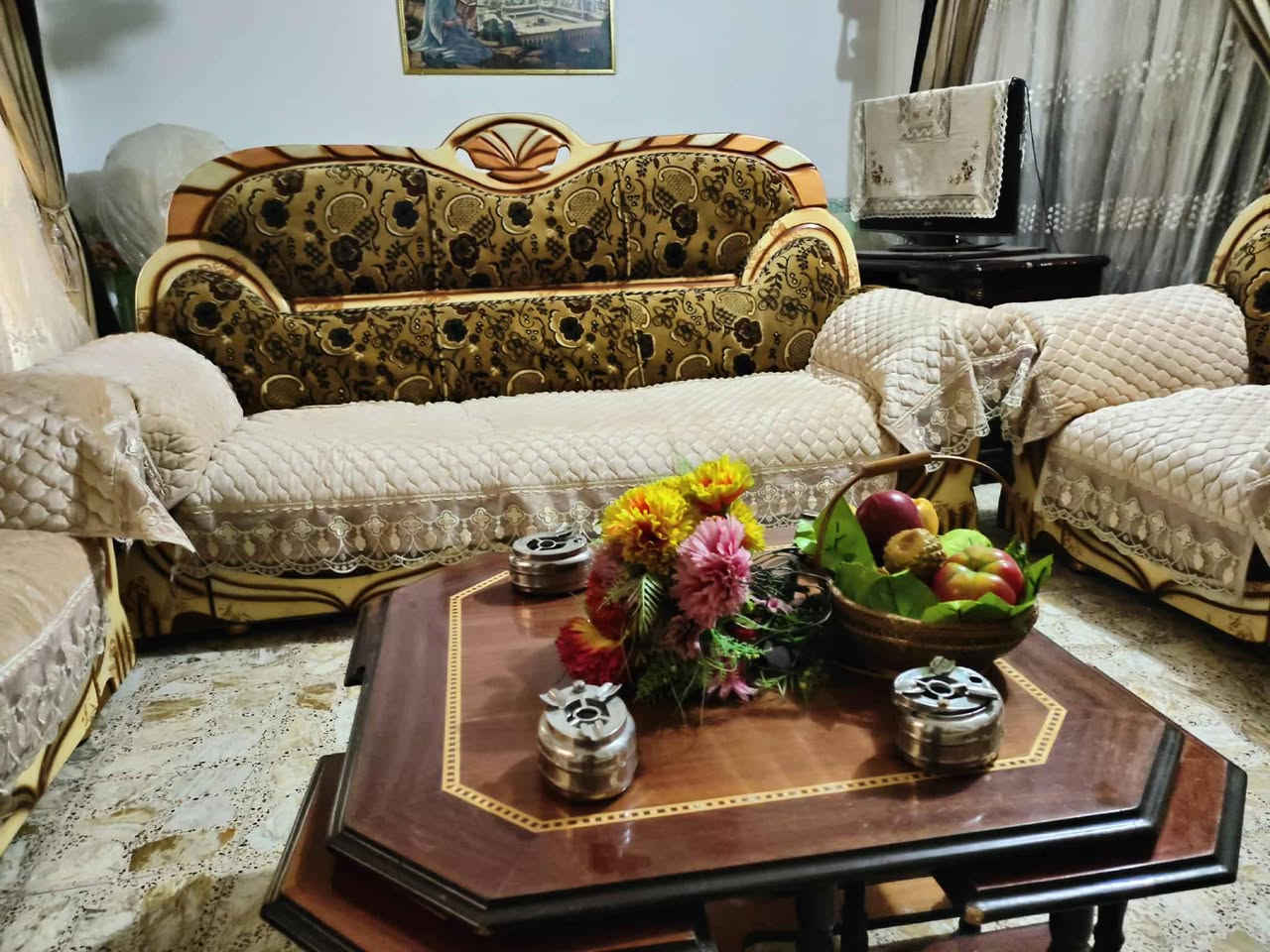 سلام عليكم تخم للبيع مكاني الحي ***********
