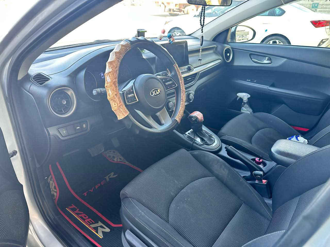 للبيع فورتي 2020 
نص فول 
قياده ذاتيه 
تحديد مسار
كير ومحرك شرط  
مامفتوح 
شرط التحويل
ضرر فقط جاملغ   وبال جهة السائق 
مبدل اصلي بدون صبغ 
بدون أير باك. 
سعر 142 وبي مجال 
هاتف :***********
