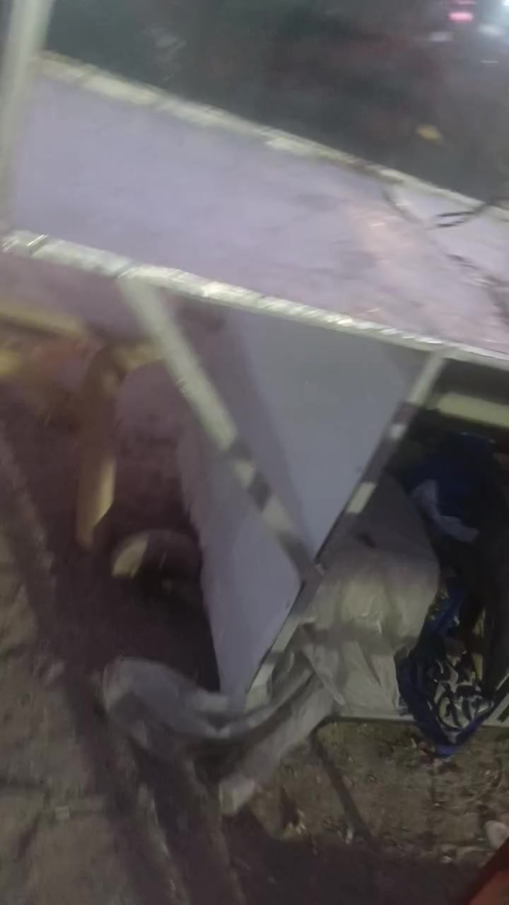 السلام عليكم شباب غراض مطعم للبيع العنوان البلديات رقم الهاتف ***********
