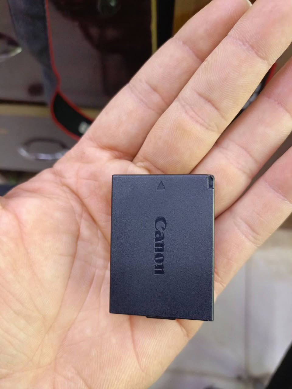 كامره للبيع او مراوس بتلفون حسب القناعه Canon 1300D  معه ملحقاتها كامله ونضيفه كلش .  سعر 200الف
***********
