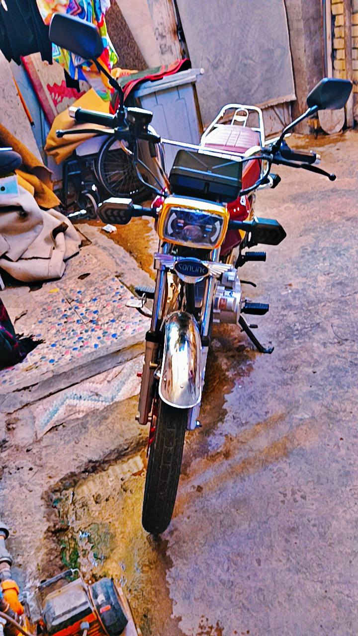 سلام عليكم دراجه اشتريته البارحه اوراق كمرك ورقم الشاصي 2024.
اوراق كامله. شارع فلسطين. ***********   
والله جديده الدراجة
