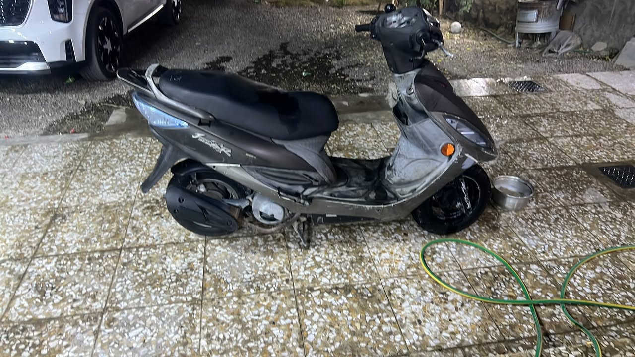 سلام عليكم للبيع كامكو جي فور مكفوله حاويه ختم واحد محرك مامفتوح زنون شادله كهربائيات كله شغال عداد اكتروني مقدم دسك مكان شارع المطار السعر 650                                      ً ***********
